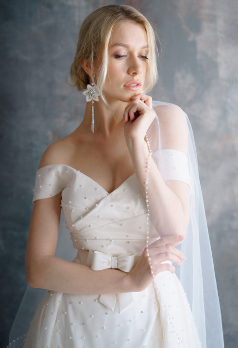 Off the shoulder wedding dress/Lumela